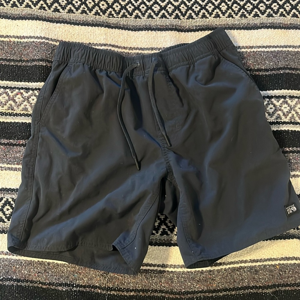 SOLD ⭐️Men’s Mountain Hardwear Navy Blue Shorts size Small